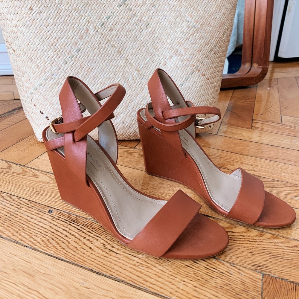 BCBG MAX AZRIA Wedge Heels Size 7.5